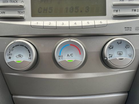 Used 2011 Toyota Camry LE image 13