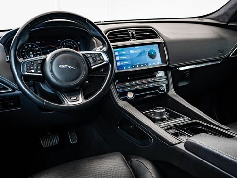 Used 2020 Jaguar F-PACE S image 4