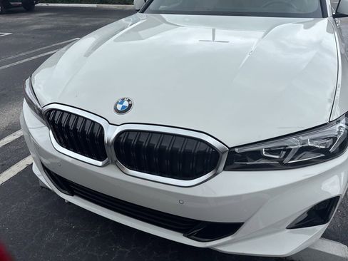 Used 2023 BMW 330i Sedan w/ Premium Package image 9