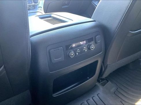 Used 2018 Chevrolet Tahoe Premier AWD/4WD image 35