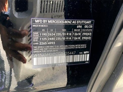 Used 2025 Mercedes-Benz GLB 250 4MATIC image 30