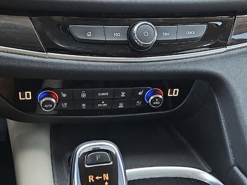 Used 2018 Buick Enclave Premium FWD image 27