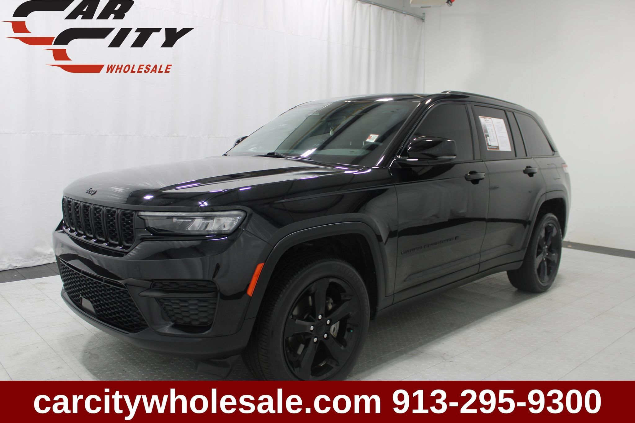 Used 2023 Jeep Grand Cherokee Altitude AWD/4WD image 1