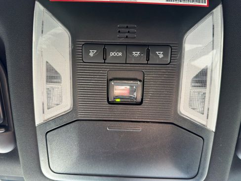 Used 2025 Toyota RAV4 SE image 29