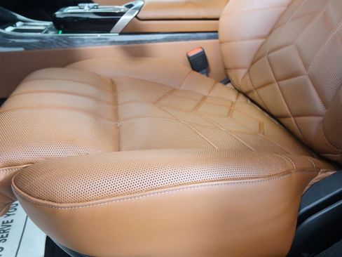 Used 2025 BMW i7 xDrive60 image 10