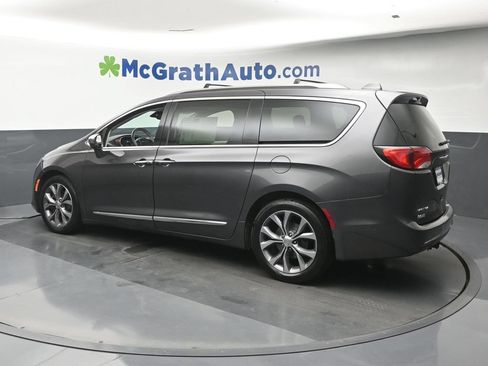 Used 2020 Chrysler Pacifica Limited w/ Tire & Wheel Group FWD image 28