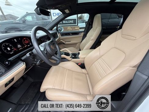 Used 2024 Porsche Cayenne image 9