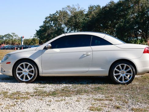 Used 2011 Volkswagen Eos Lux image 3