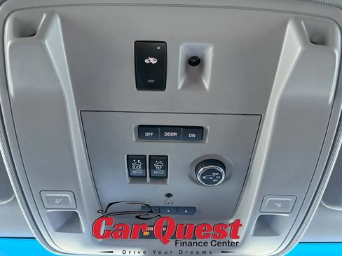 Used 2016 Cadillac Escalade Luxury AWD/4WD image 34