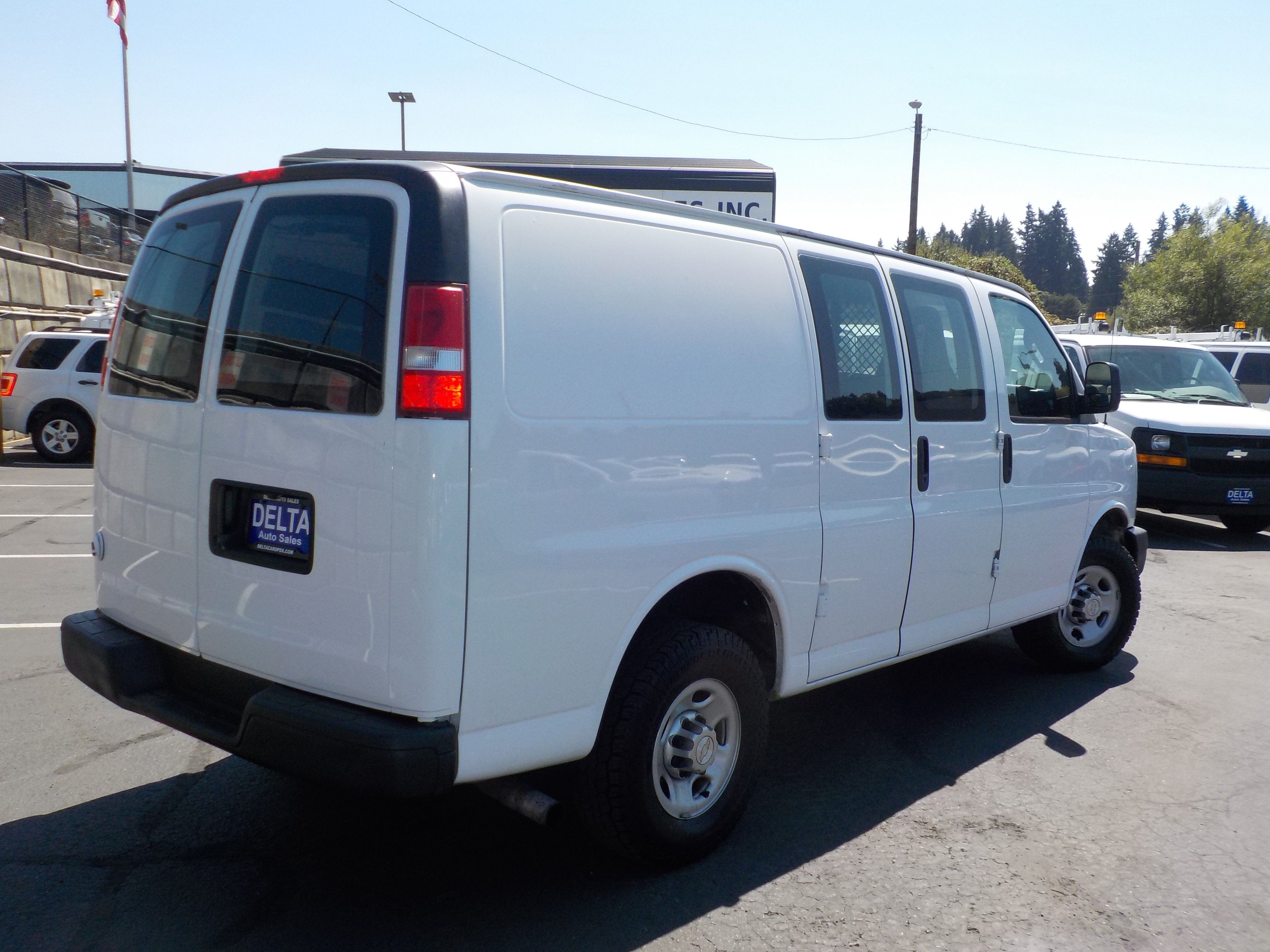 Used 2016 Chevrolet Express 2500 RWD image 7