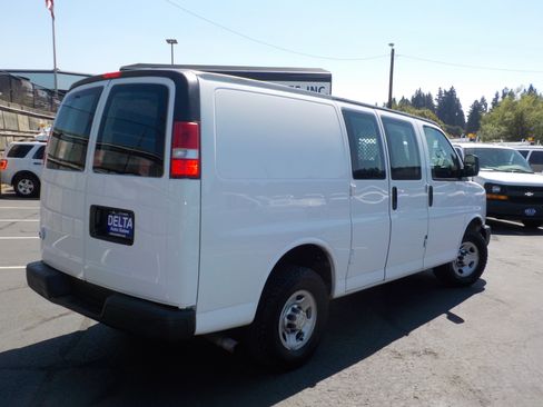 Used 2016 Chevrolet Express 2500 RWD image 7