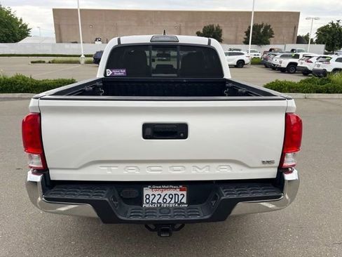 Used 2017 Toyota Tacoma SR5 RWD image 6