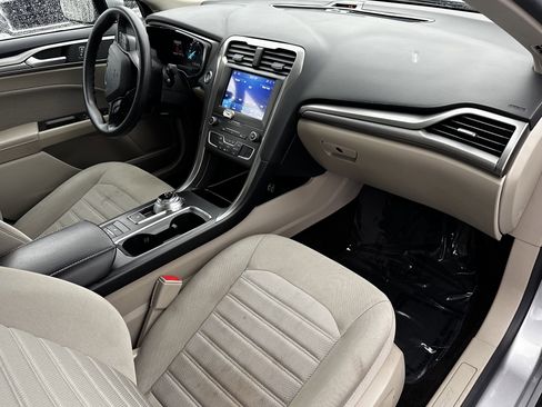 Used 2020 Ford Fusion SE image 10