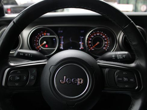 Used 2022 Jeep Gladiator Sport image 18