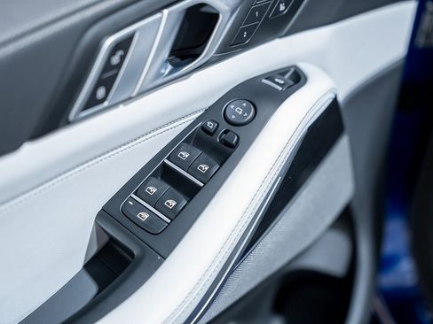 Used 2025 BMW X5 M60i w/ Climate Comfort Package image 70