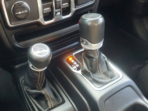 Used 2023 Jeep Gladiator Overland image 28