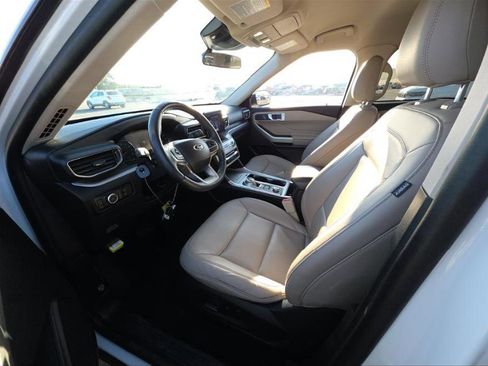 Used 2023 Ford Explorer XLT w/ Equipment Group 202A image 3