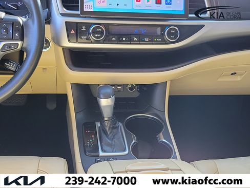 Used 2019 Toyota Highlander XLE FWD image 23