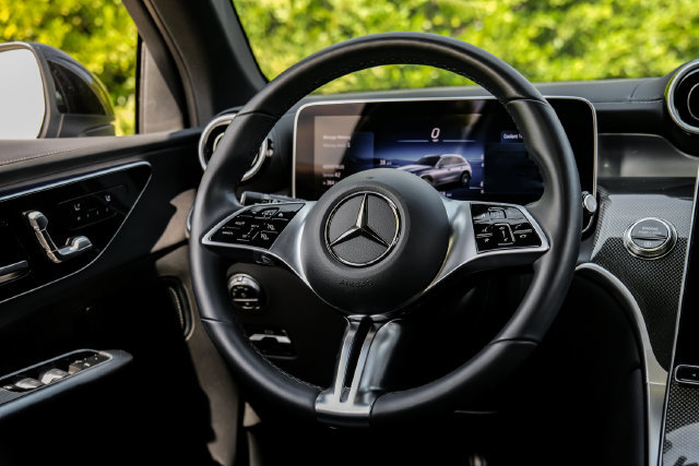 Used 2025 Mercedes-Benz GLC 300 4MATIC image 19