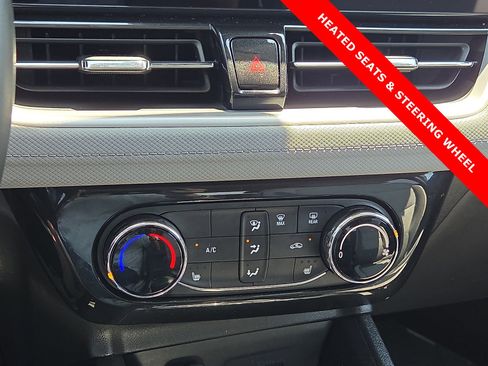 Used 2024 Chevrolet TrailBlazer LT w/ LT Cold Weather Package FWD image 19