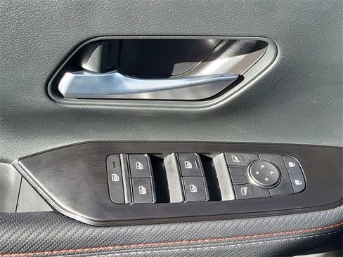 Certified 2025 Nissan Kicks SR image 21