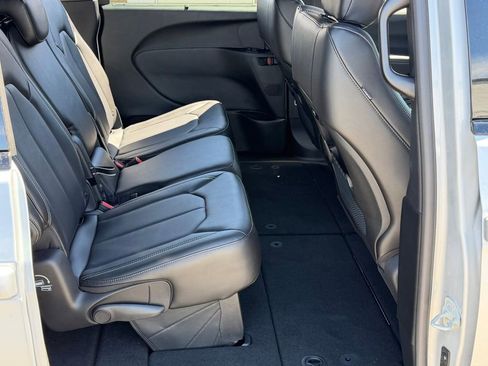 New 2026 Chrysler Pacifica Select FWD image 16