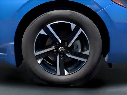 Used 2025 Nissan Sentra SV image 9