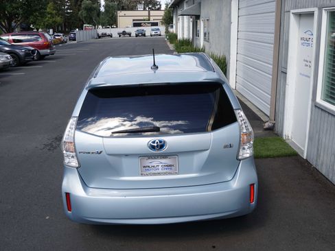 Used 2014 Toyota Prius V Three image 14