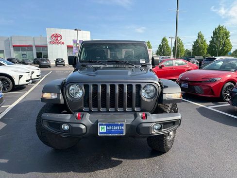 Used 2022 Jeep Gladiator Rubicon w/ Cold Weather Group AWD/4WD image 2