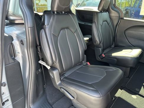 New 2026 Chrysler Pacifica Select image 48