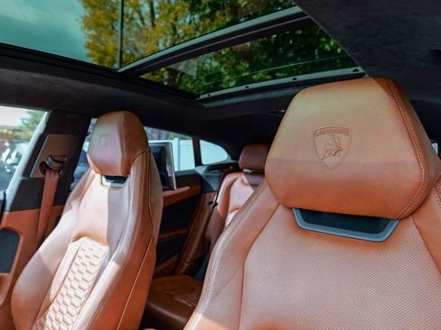 Used 2019 Lamborghini Urus Base image 24