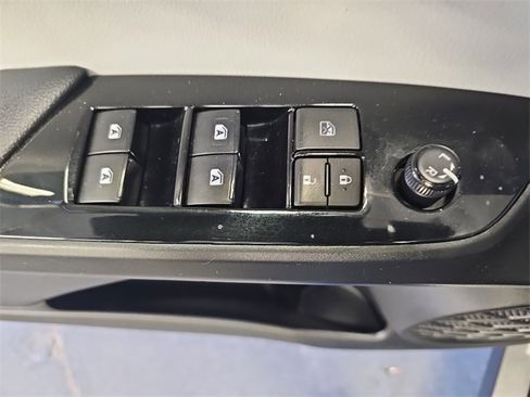 Used 2017 Toyota Prius Three image 28