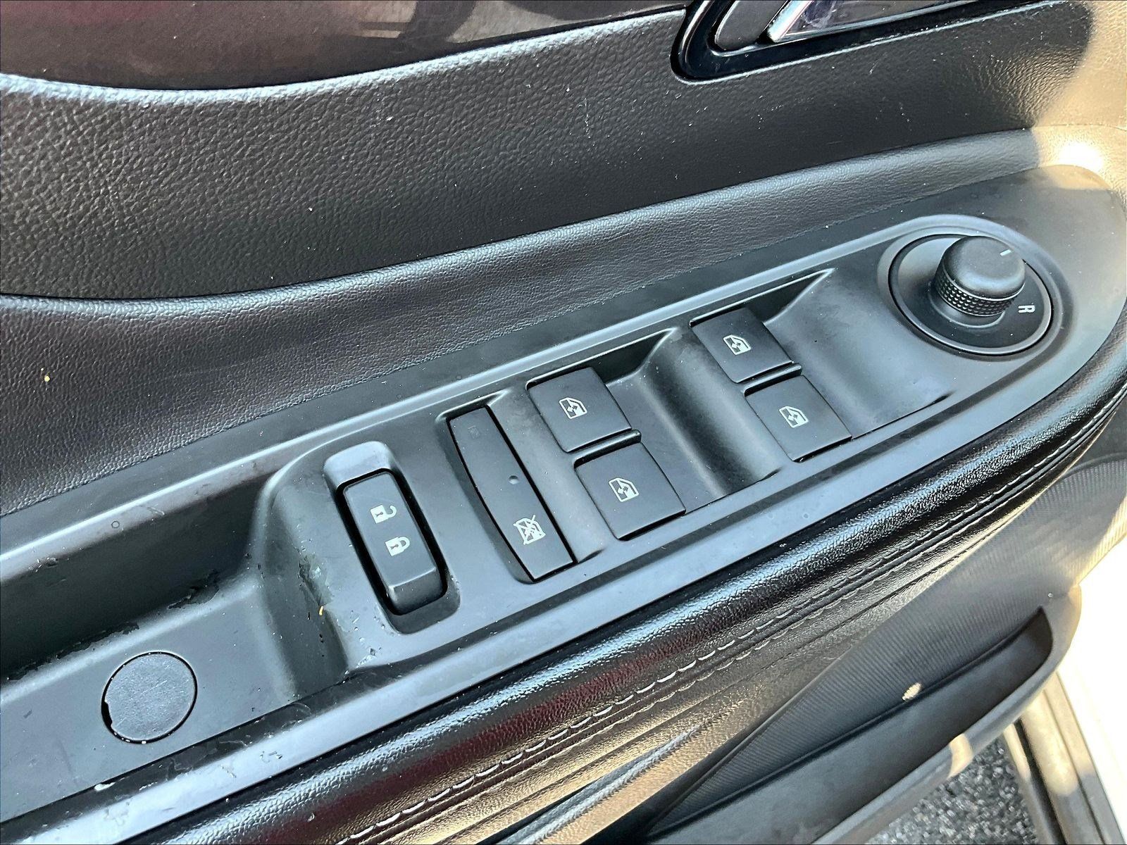 Used 2020 Buick Encore Preferred AWD/4WD image 34