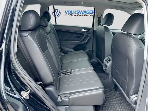 Used 2024 Volkswagen Tiguan SE w/ Panoramic Sunroof Package FWD image 27