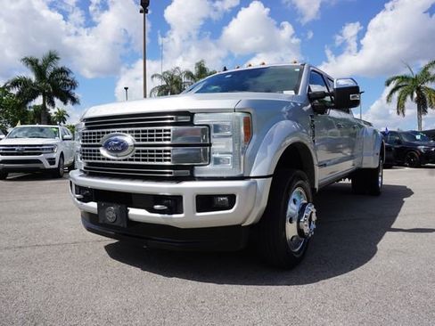 Certified 2019 Ford F450 Platinum w/ Platinum Ultimate Package AWD/4WD image 24