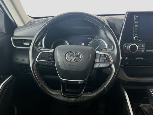 Used 2020 Toyota Highlander XLE FWD image 18