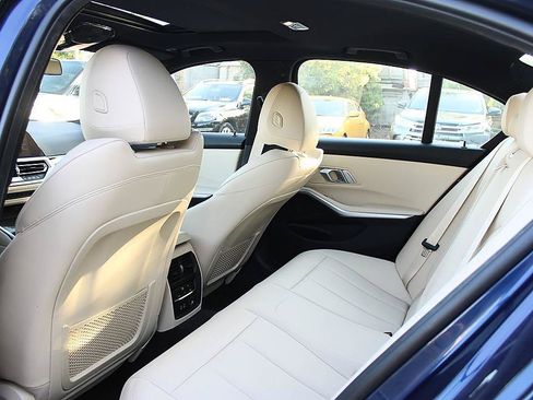 Used 2019 BMW 330i Sedan w/ Premium Package RWD image 9