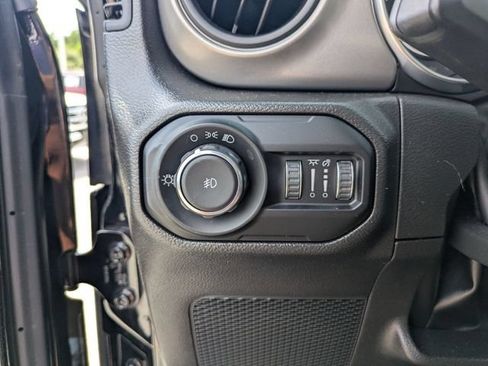 Used 2022 Jeep Wrangler Unlimited Sport AWD/4WD image 16