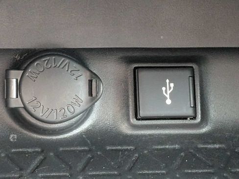 Used 2021 Toyota RAV4 LE FWD image 24