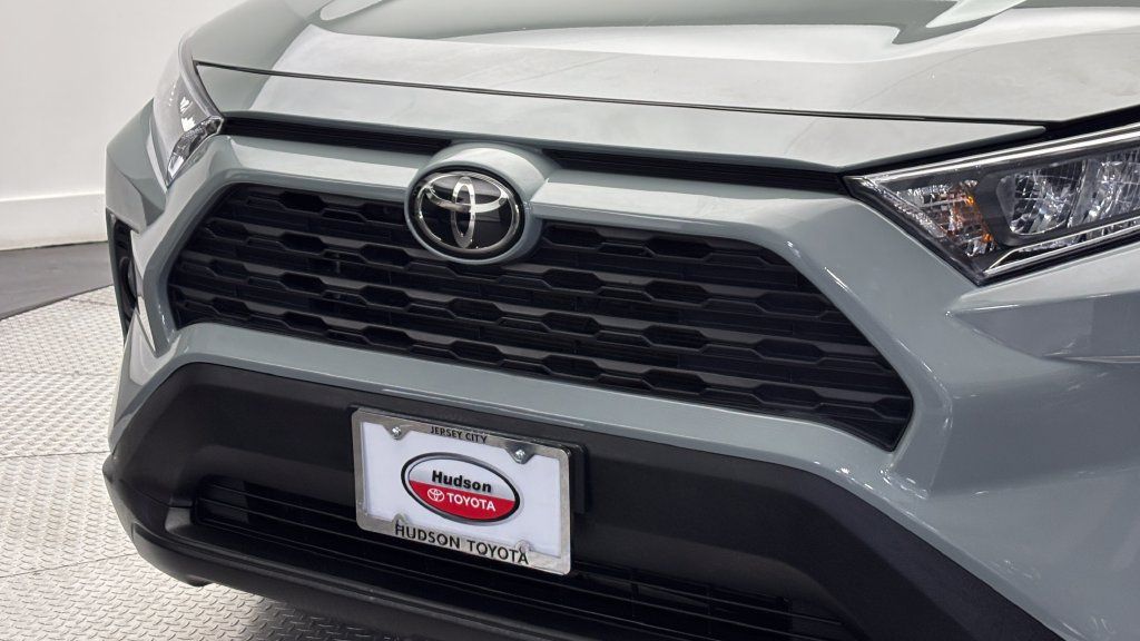 Used 2021 Toyota RAV4 XLE Premium AWD/4WD image 2