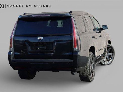 Used 2015 Cadillac Escalade Luxury AWD/4WD image 8