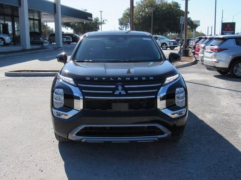 New 2025 Mitsubishi Outlander SE image 6