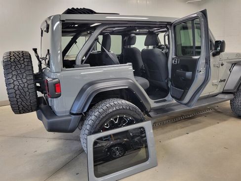 Used 2022 Jeep Wrangler Unlimited Sport w/ Sun And Sound Package AWD/4WD image 17