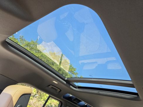 New 2026 Land Rover Defender 110 X-Dynamic SE image 12