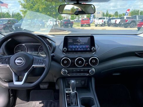 Used 2024 Nissan Sentra SV FWD image 9