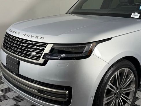 New 2025 Land Rover Range Rover SE image 12