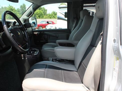 Used 2016 Chevrolet Express 2500 RWD image 28
