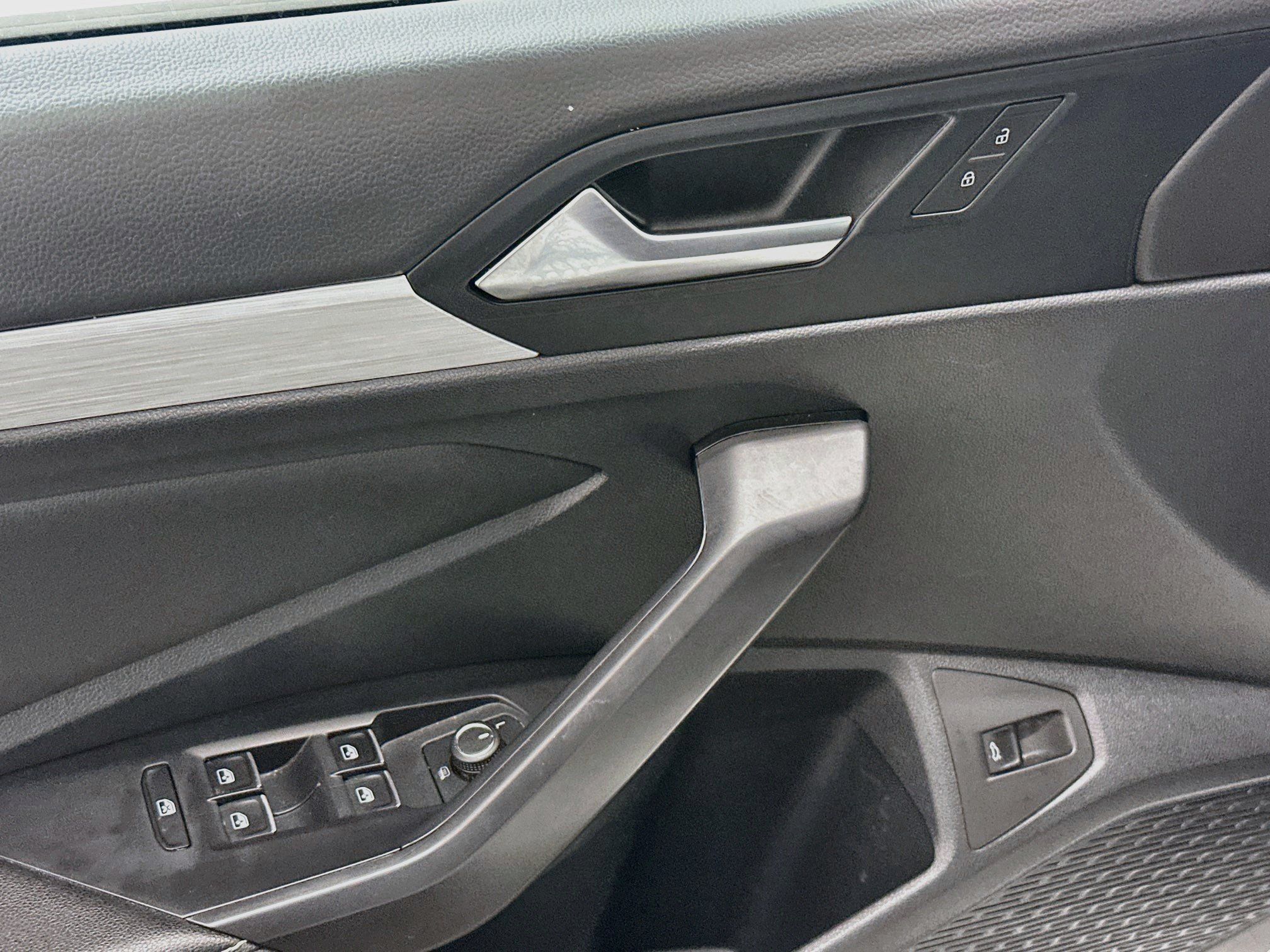 Used 2025 Volkswagen Jetta Sport FWD image 15