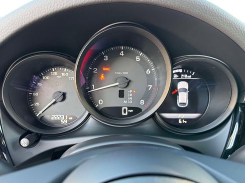 Used 2022 Porsche Macan image 31