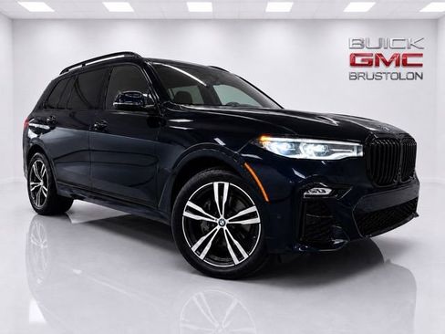 Used 2022 BMW X7 xDrive40i w/ M Sport Package AWD/4WD image 2